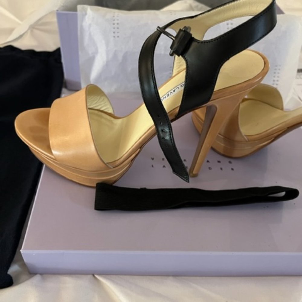 EUC Vera Wang Lavender Nina Natural/Black Platform 5" Heels Size 7 - Worn Once